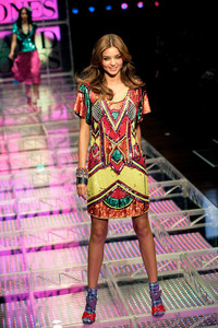 miranda_kerr_david_jones_summer_2008_collection_launch_show_14.jpg