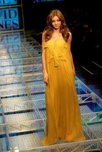 miranda_kerr_david_jones_summer_2008_collection_launch_show_17.jpg