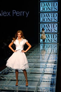 miranda_kerr_david_jones_summer_2008_collection_launch_show_20.jpg