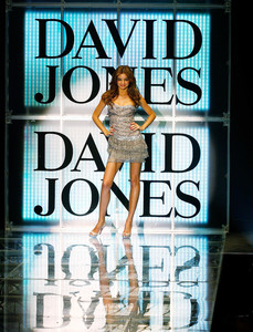 miranda_kerr_david_jones_summer_2008_collection_launch_show_26.jpg