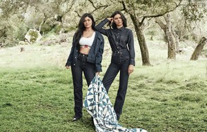 mycal2018-kendall-jenner-and-kylie-jenner-wear-calvin-klein-monogram-and-calvin-klein-jeans--1-.jpg