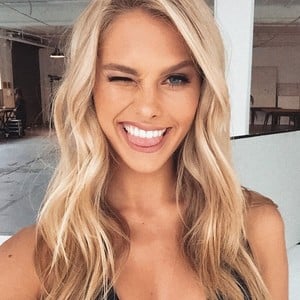 natalie_roser_37621603_225230334800800_8208377127716782080_n.thumb.jpg.a660428b7f945e56bf3af030cdbb0093.jpg