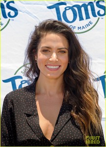 nikki-reed-discusses-health-wellness-at-toms-of-maine-natural-summer-party-08.jpg