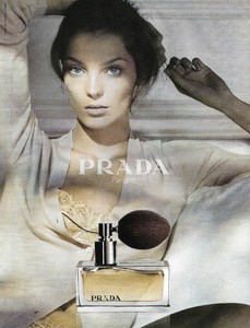 prada.thumb.jpg.5326e43389933dcba817c373dfbca2dc.jpg