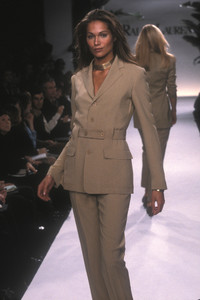 ralph-lauren-ss-1997-2.thumb.jpg.3e3fe2d9284fb61f43023e0c8e9d8e96.jpg