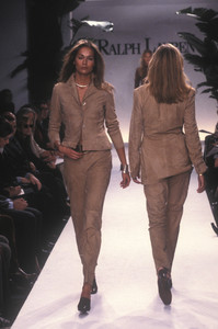 ralph-lauren-ss-1997-3.thumb.jpg.92e952ca40ce754ac9dad1454c1309e9.jpg