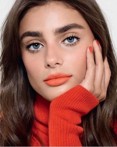 taylor_hill_37801810_2179468205672521_4581390384273293312_n.jpg