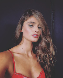 taylor_hill_38096986_262208954385605_668000683068227584_n.jpg