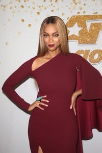 tyra-banks-at-america-s-got-talent-live-show-in-hollywood-08-21-2018-1.thumb.jpg.1a000b910dd98c86140abdb22ca61bd9.jpg