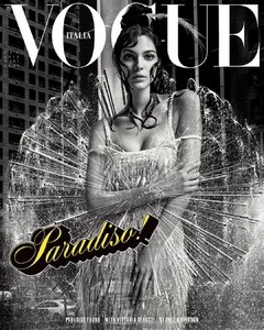 vogueitalia-1535630720722.thumb.jpg.bbf724f040618b65abf9ca0df44ce2d5.jpg