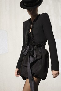 00004-alexandre-vauthier-spring-2019-ready-to-wear.thumb.jpg.2ee801f2fd80543f7c672642d820e7b5.jpg