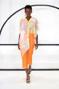 00009-Emilio-Pucci-Spring-2019-RTW.thumb.jpg.e2cf3141500d11eb032632059da8a247.jpg