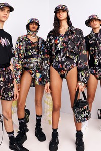 00013-versus-versace-collection-spring-2019-ready-to-wear.thumb.jpg.73b39aa90d6df6832660b6301acb3a46.jpg