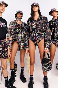 00013-versus-versace-collection-spring-2019-ready-to-wear.thumb.jpg.e02d5223efa2032a1ad0a11c8df00a93.jpg