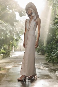 00014-zimmermann-vogue-resort-2019-pr.thumb.jpg.ff936ef4648e558afb74f2c3b66cb1b2.jpg
