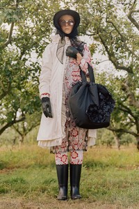 00019-Moncler-4-Simone-Rocha-Spring-2019-RTW.thumb.jpg.0c700321793fffaac01a23699be7d2e0.jpg