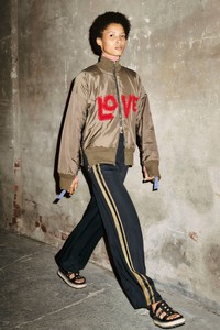 00020-Moncler-2-1952-Spring-2019-RTW.thumb.jpg.ad5dd0c66af8466db10c2e01a0419c0c.jpg