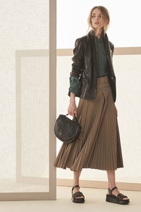 00025-brunello-cucinelli-collection-spring-2019-ready-to-wear.thumb.jpg.cf9542e6913b7a3e7443554e40af2942.jpg