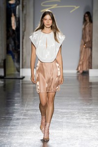 00034-genny-spring-2019-ready-to-wear.thumb.jpg.becc071c09ddee301f7fe88d687dd8e9.jpg