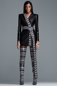 01-fausto-puglisi-fall-ready-to-wear-2018.thumb.jpg.f787e7b927ce1d7bd302991aa7860d2d.jpg