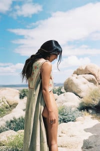 014-Eastern-Flare-Editorial-by-Ming-Nomchong-Spell-The-Gypsy-Collective.thumb.jpg.316fb22242c93b4c42d73bf5839e279a.jpg