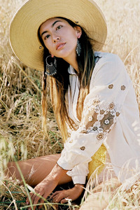 029-Eastern-Flare-Editorial-by-Ming-Nomchong-Spell-The-Gypsy-Collective.thumb.jpg.3d82c820ccb2652cc1305cb8021ae346.jpg