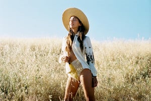 032-Eastern-Flare-Editorial-by-Ming-Nomchong-Spell-The-Gypsy-Collective.thumb.jpg.cb395fbd4dba91ae6b9414a964730e01.jpg