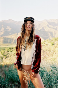 033-Eastern-Flare-Editorial-by-Ming-Nomchong-Spell-The-Gypsy-Collective.thumb.jpg.082b248ba1d34356214ef961627ab44c.jpg