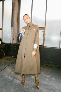 05_Off_White_Backstage.thumb.jpg.8173a93fc5345f00f6df1bf007ea88fd.jpg