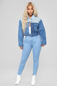 07-25-18_Studio_2_10-57-37_K2438_Medium0654__PLEASE_FIX_HAIR_IN_FACE_2__JD.jpg