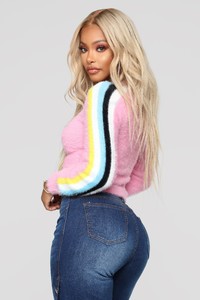 07-31-18_Studio_2_14-20-40_HVT556_Pink0522_AG.jpg
