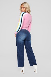 07-31-18_Studio_2_14-21-02_HVT556_Pink0524_AG.jpg