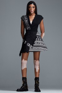 07-fausto-puglisi-fall-ready-to-wear-2018.thumb.jpg.da7ab2b4f599cfc325f509f806c08187.jpg