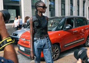 08-milan-street-style-day-4-phil-oh.thumb.jpg.36f423e520baf01cc7ea467a54f3d012.jpg