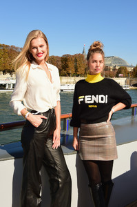 Toni+Garrn+Le+Defile+L+Oreal+Paris+Front+Row+i09EasITnC0x.jpg