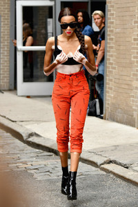 Winnie+Harlow+IMG+NYFW+Shows+2018+PARTNERS+RCrXLqOT4G8x.jpg