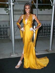 Winnie+Harlow+Winnie+Harlow+Attends+Worldwide+qPI3XeQZfiox.jpg
