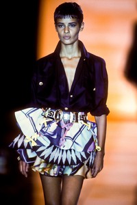 1023160522_Versace1992WomenRTW91.thumb.jpg.a96a0c026bb997533dc1fa3fc278aa8f.jpg