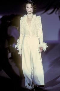 102545210_Blumarine1993WomenRTW100.thumb.jpg.995c861e6b6769de8f84981eae9d0219.jpg