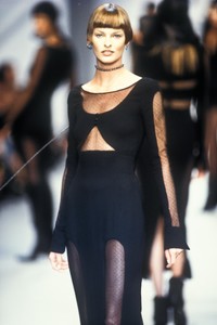 1040102486_KarlLagerfeld1993WomenRTW35.thumb.jpg.c1e435929712ce986dbb3681ab07bd2a.jpg