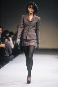 1089968951_AzzedineAlaia1990WomenRTW134.thumb.jpg.48ad33735dc76fd287d4a4c630e12661.jpg