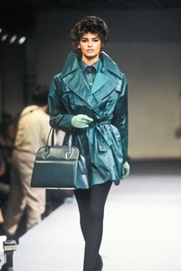 1152987962_AzzedineAlaia1990WomenRTW59.thumb.jpg.e5e9ef4534276dff0f76f155394a8468.jpg