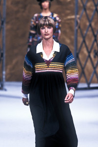 1195757952_Chanel1993HauteCouture45.thumb.jpg.d1cae7c3f5bffa16dd20d378c4cc229f.jpg