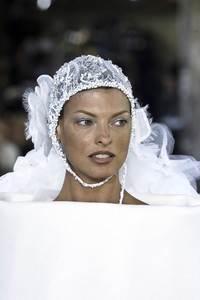 1197651717_Chanel2003HauteCouture410.thumb.jpg.fe57890f1368dff4b6e33cc03b5ad629.jpg