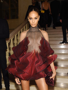Joan+Smalls+Harper+BAZAAR+Celebrates+ICONS+zbqSfkoVPhhx.jpg