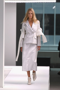 1205462941_SiesMarjanRunwaySeptember2018NewYorkN_P4_Ulx8oll.thumb.jpg.9b528d1435731565e74343ed26e5e236.jpg