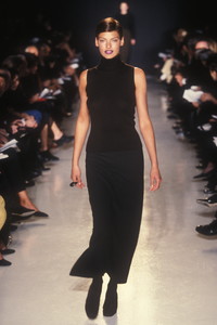 1243229056_DonnaKaran1996WomenRTW101.thumb.jpg.16152dedb825c12b3f9252dbba0480ac.jpg