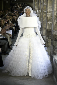 1271765472_Chanel2003HauteCouture407.thumb.jpg.b7485bad09068177e8f8cda443329d07.jpg