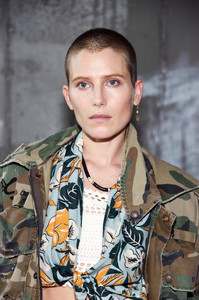Dree+Hemingway+R13+Backstage+September+2018+D-Att-KrPPIx.jpg