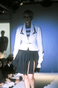 1291233866_ThierryMugler1990WomenRTW8.thumb.jpg.6aee163ac86ddafa8b8240e56f108798.jpg